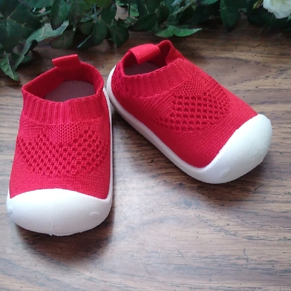 Red Knit Kids Shoes Size  Toddler 4.5-5